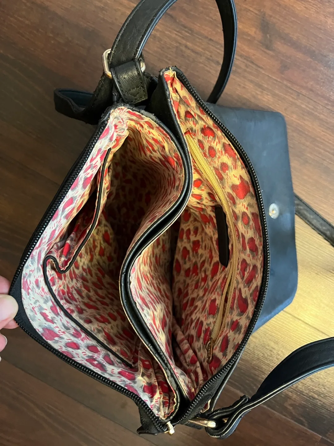 Susen black quilted faux leather crossbody with bow detail image indicator(4)