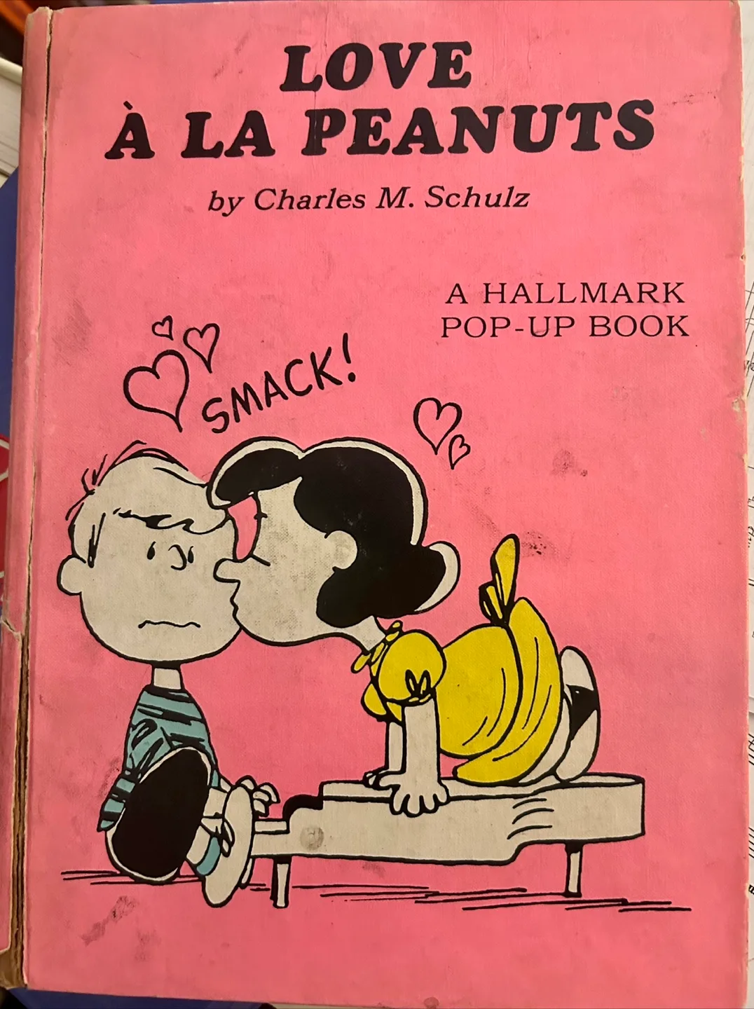 Love A La Peanuts Hallmark Pop-Up Book thumbnail
