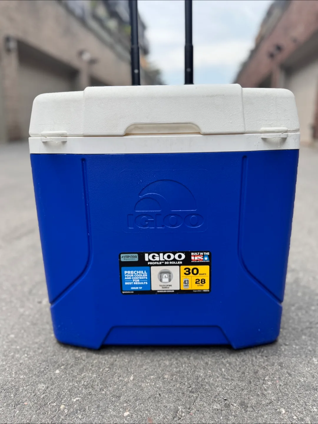 Igloo Profile 30 Roller Cooler - Blue thumbnail