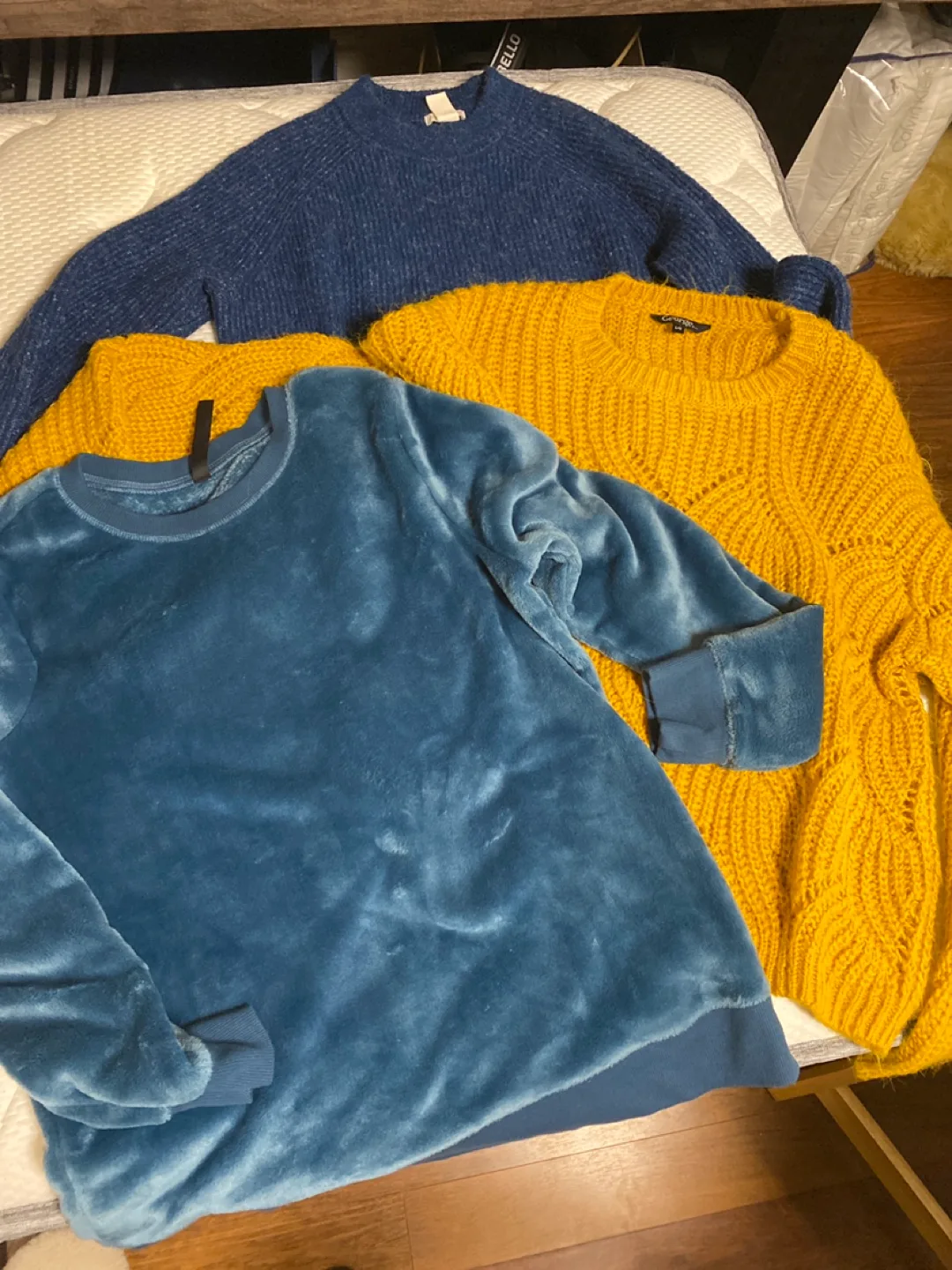 DISCOUNTED 3–Women's Sweaters Bundle image indicator(5)