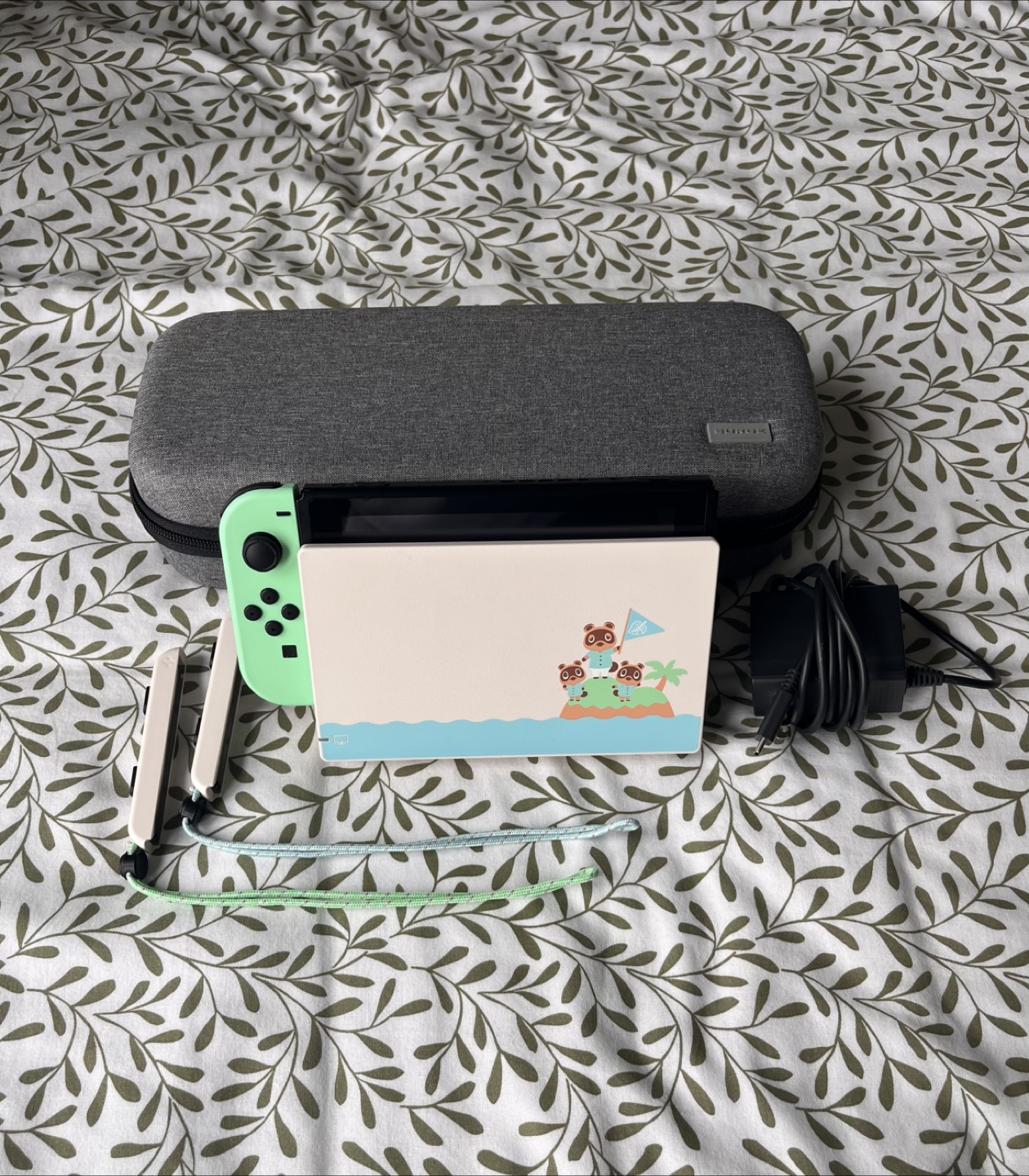 V2 Nintendo Switch Animal Crossing Edition