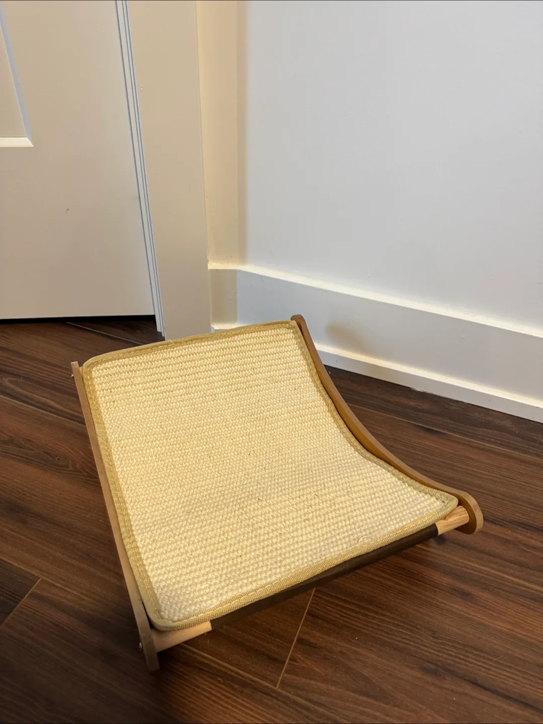 Cat Scratching Lounge Bed image indicator(2)