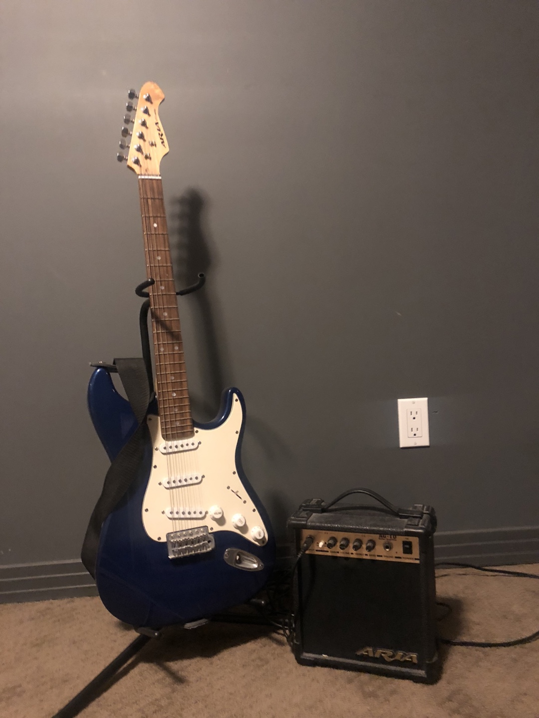 Aria AG-10 Guitar Amplifier