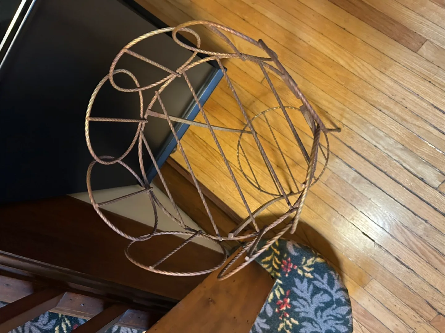 $20 MCM Vintage Gold Tone wrought iron Metal Plant Stand 32" image indicator(5)