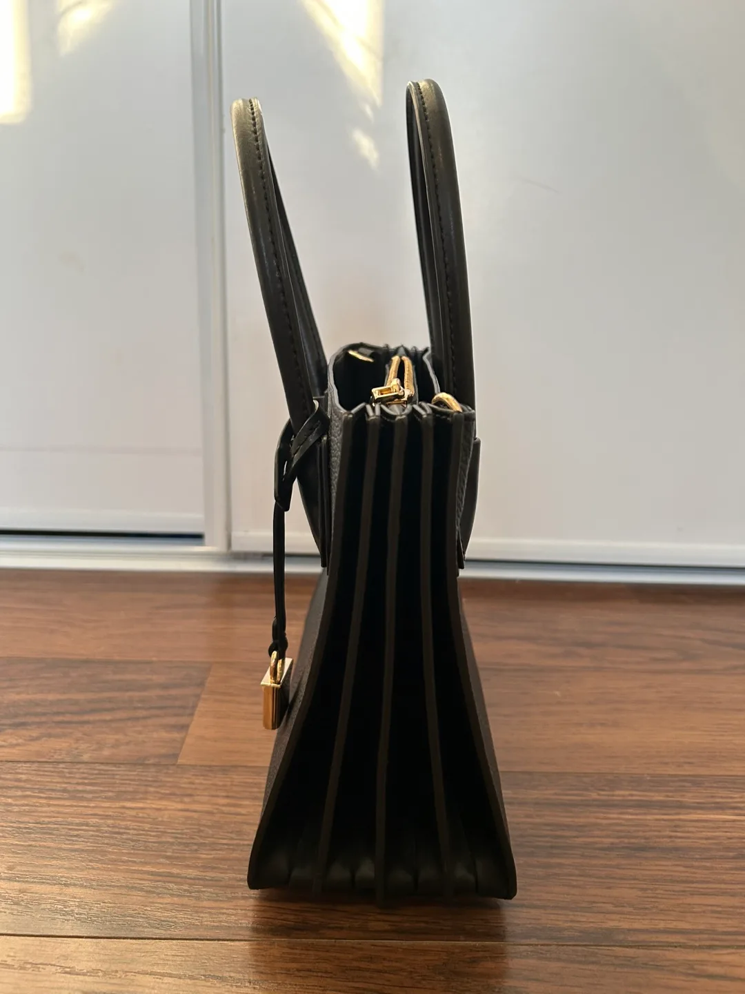 Michael Kors Black Leather Handbag image indicator(8)