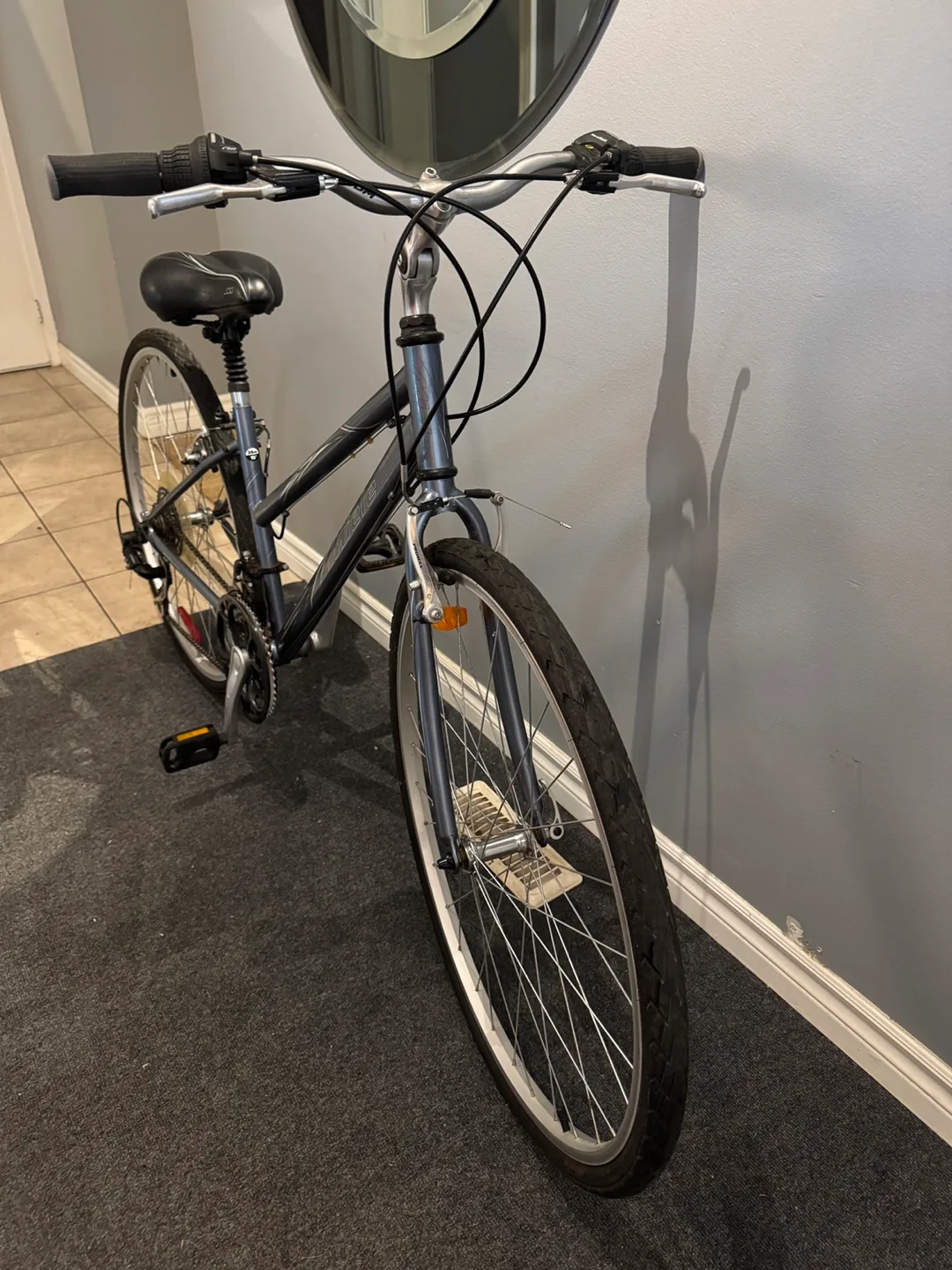 Ladies Miele 18 speed hybrid - 15" Frame Bicycle image indicator(6)