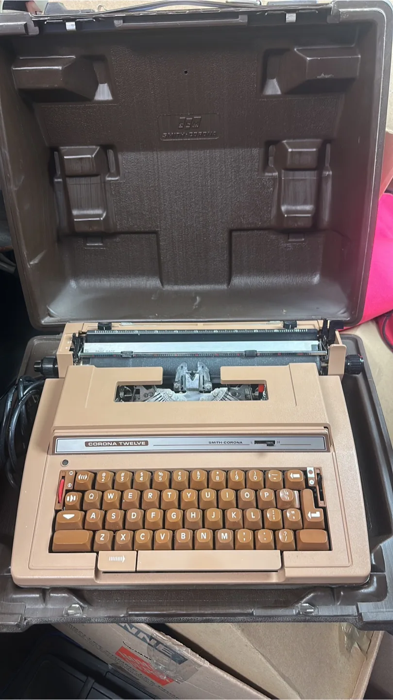 Smith Corona Twelve Electric Typewriter & Case thumbnail