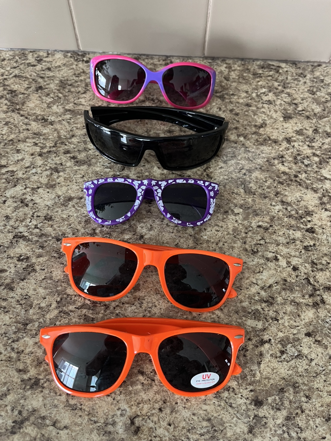 Lot of 5 Pairs of Sunglasses - photo 3