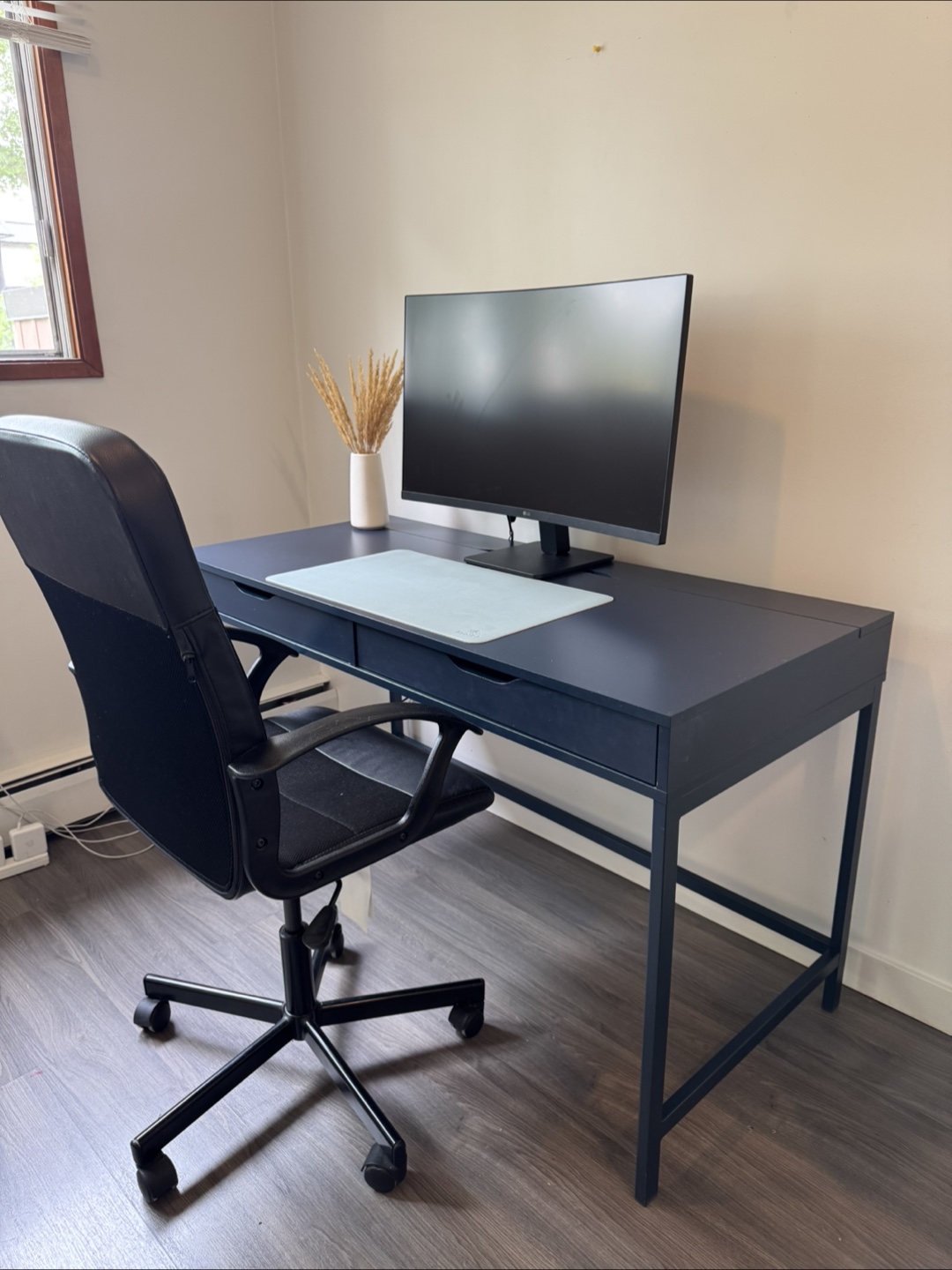 Whole Desk setup, LG 32MR51CA-B 32" Monitor & Black Office Chair - photo 2