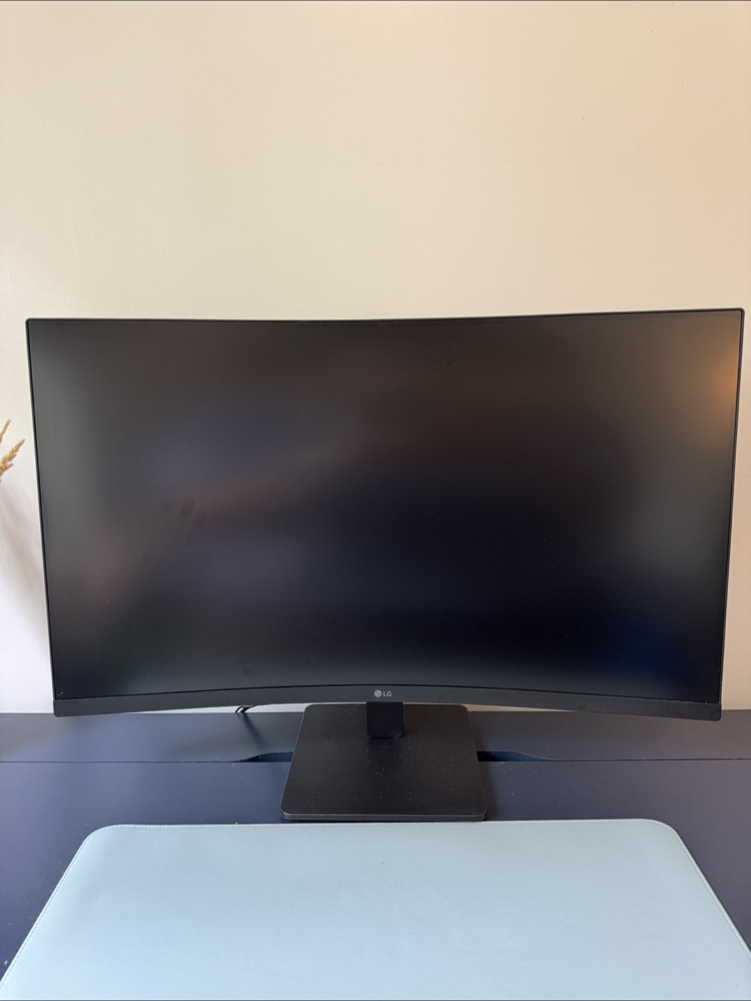 Whole Desk setup, LG 32MR51CA-B 32" Monitor & Black Office Chair - photo 4