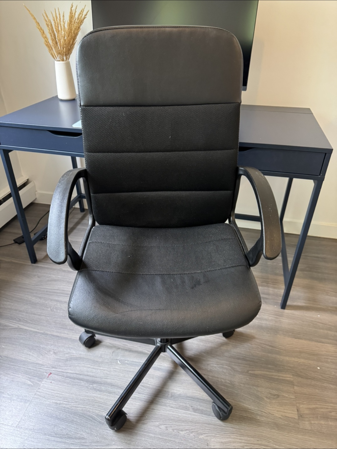 Whole Desk setup, LG 32MR51CA-B 32" Monitor & Black Office Chair - photo 3