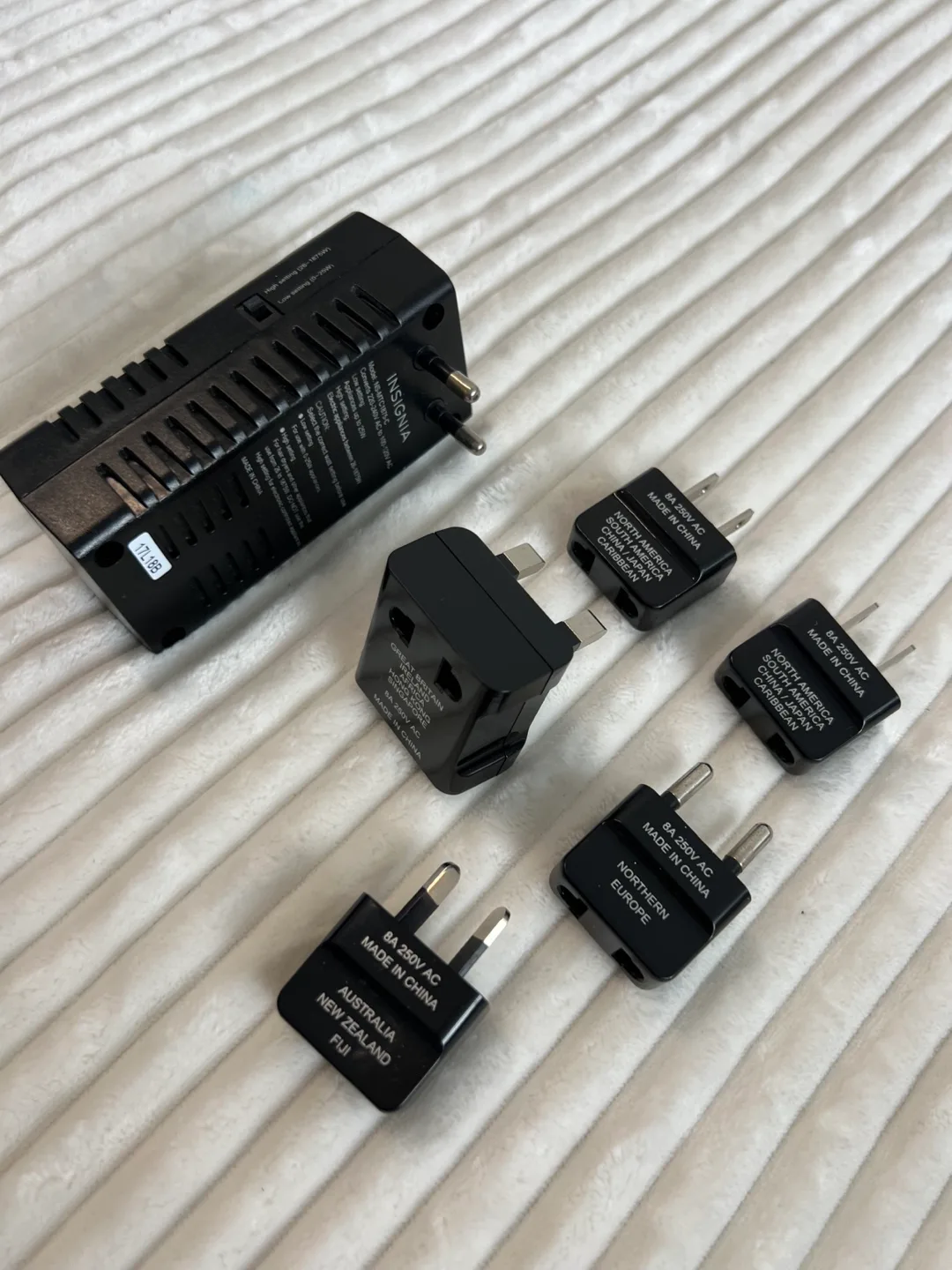 Insignia Travel Adapter Kit image indicator(4)