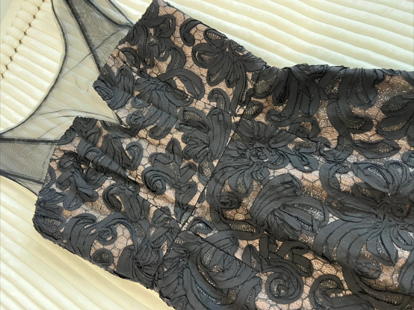 BCBGMAXAZRIA Black Lace Dress - Size 02 image indicator(3)