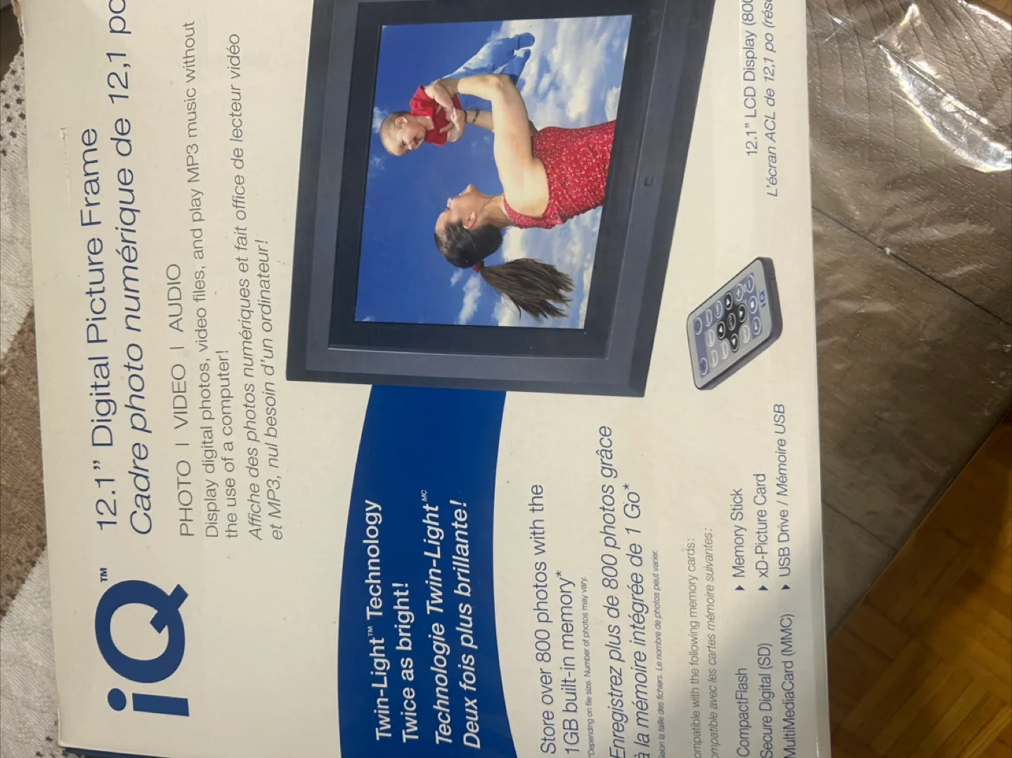 iQ 12.1" Digital Picture Frame - Like New! thumbnail