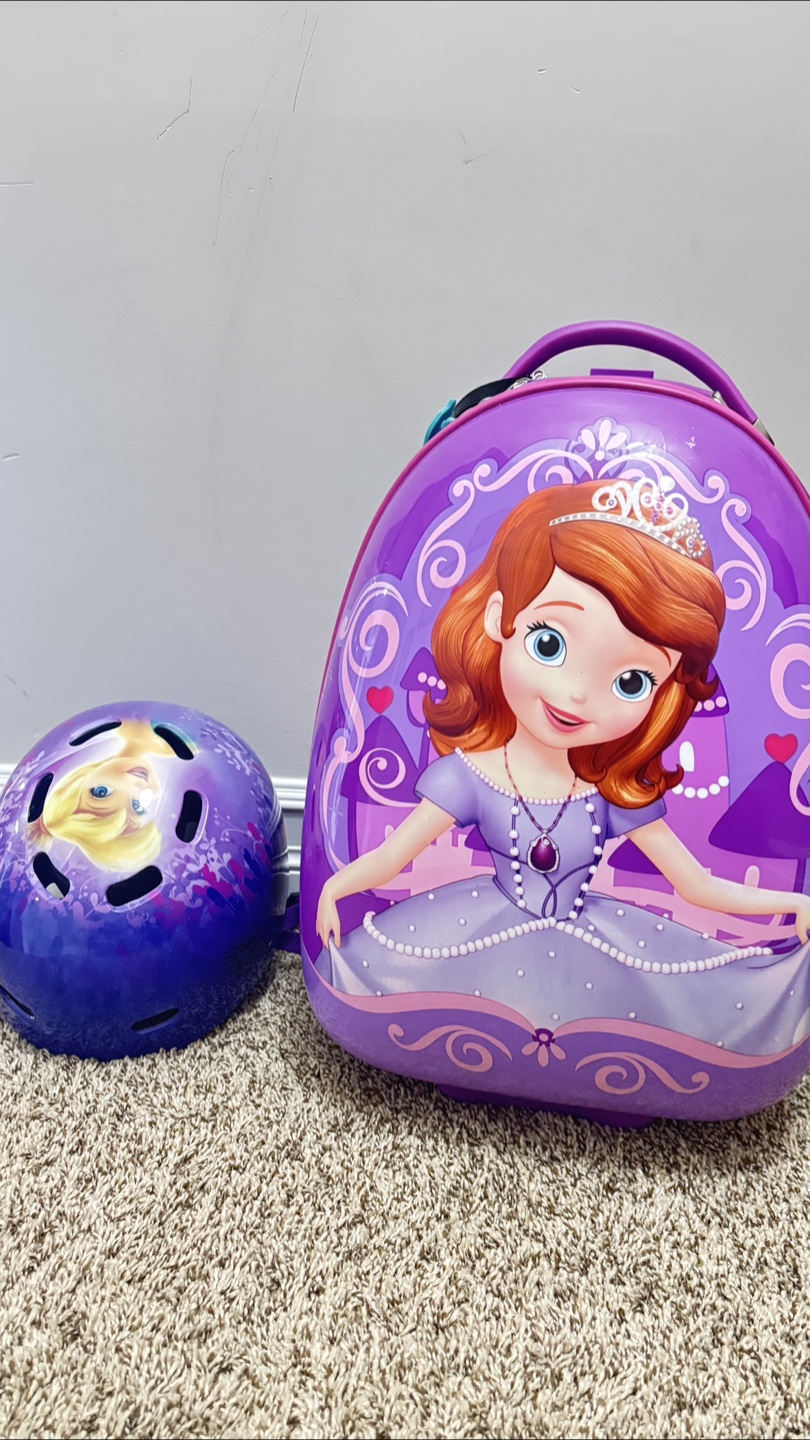 Sofia the First Rolling Luggage & Helmet Set