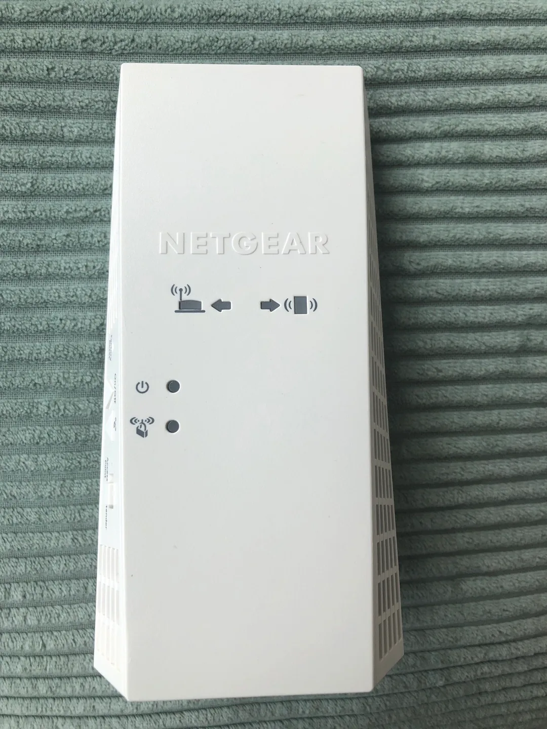 Netgear EX6250 WiFi Range Extender thumbnail