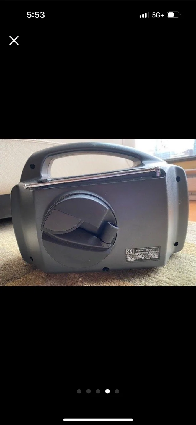 Hand crank radio by Freeplay image indicator(4)