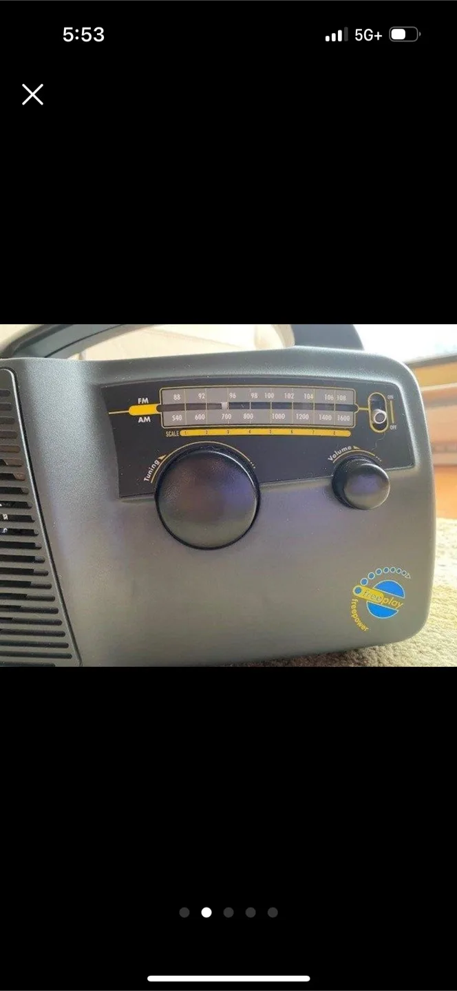 Hand crank radio by Freeplay image indicator(2)
