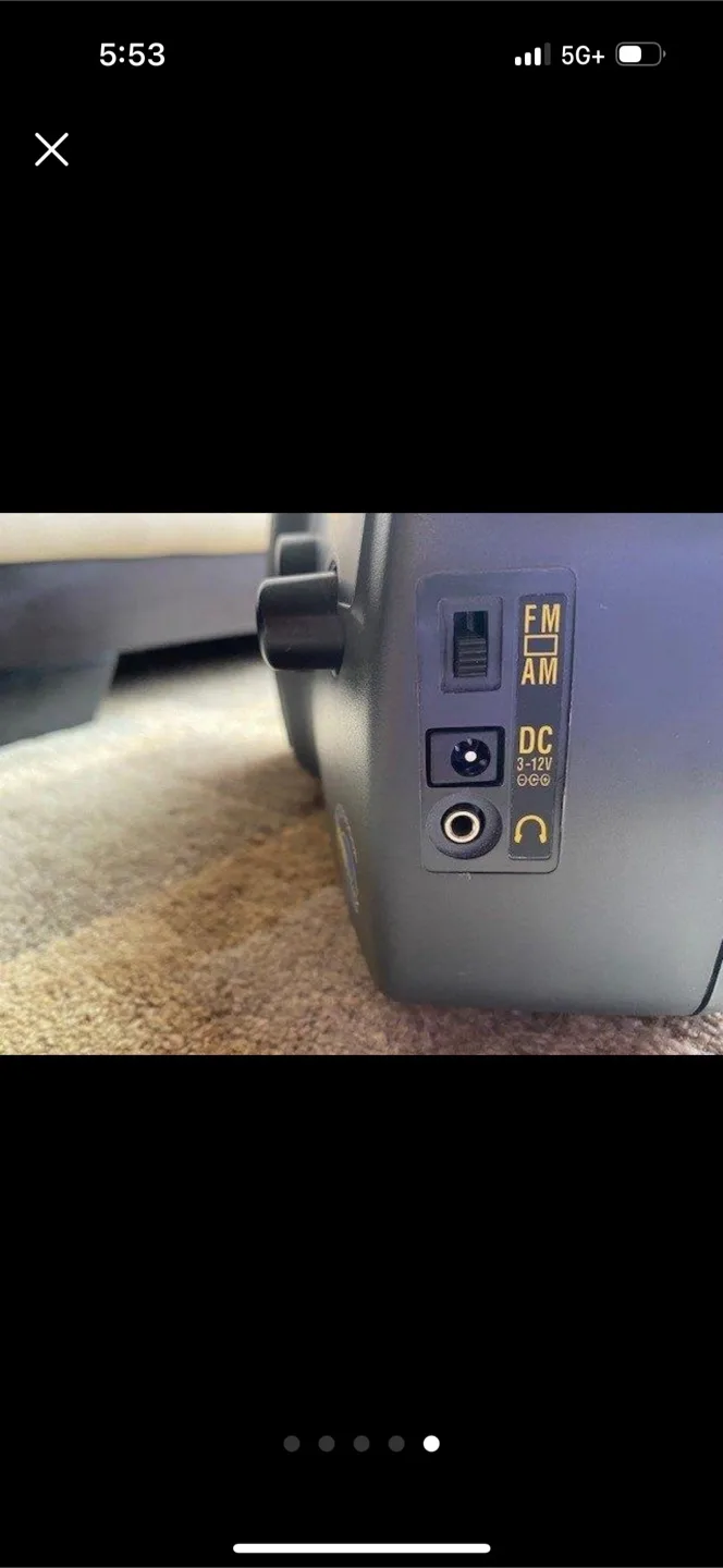 Hand crank radio by Freeplay image indicator(5)