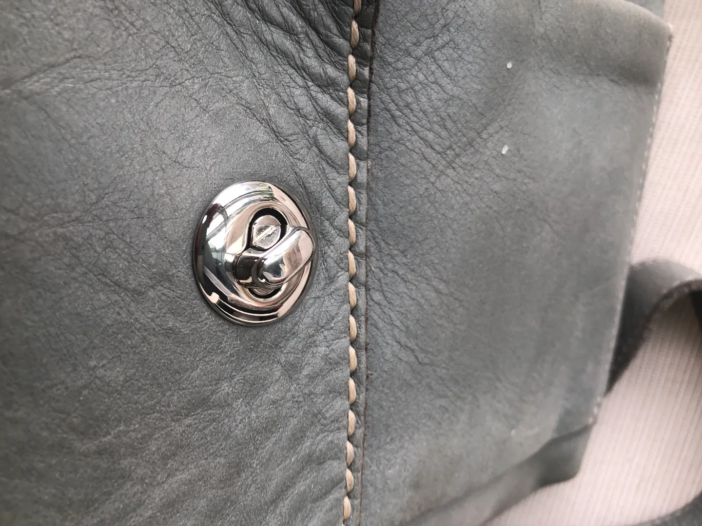 Roots Leather Crossbody Bag 🇨🇦 image indicator(4)