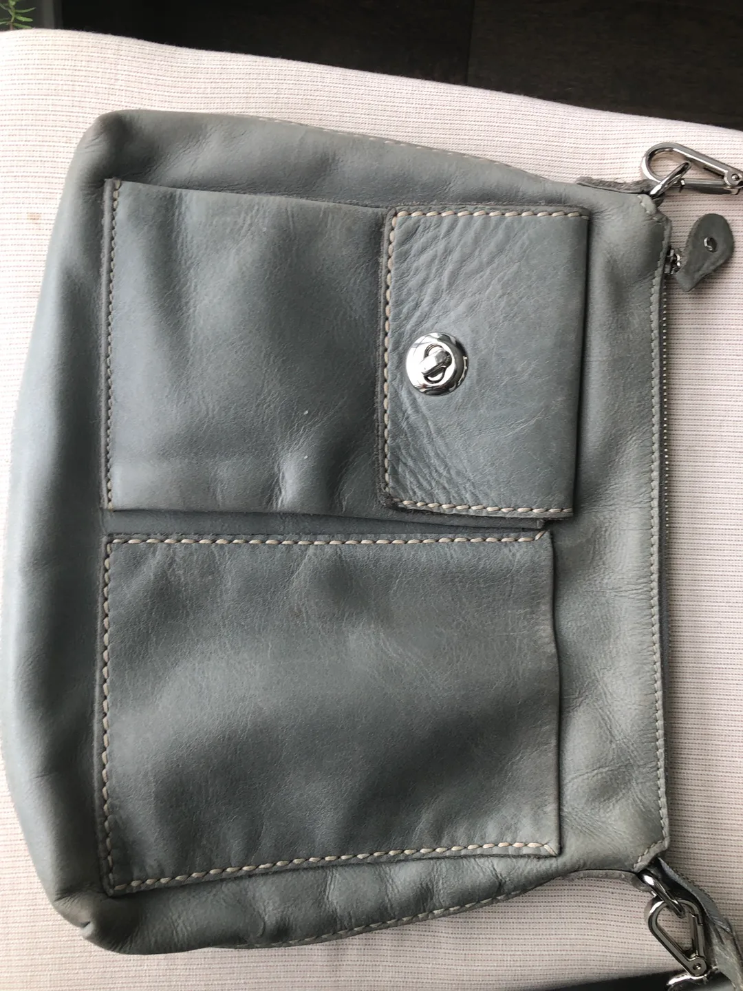 Roots Leather Crossbody Bag 🇨🇦 image indicator(2)