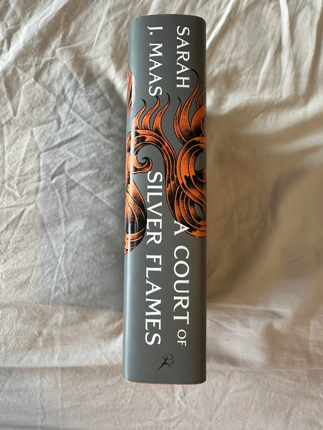 A Court of Silver Flames (Exclusive Edition) image indicator(2)