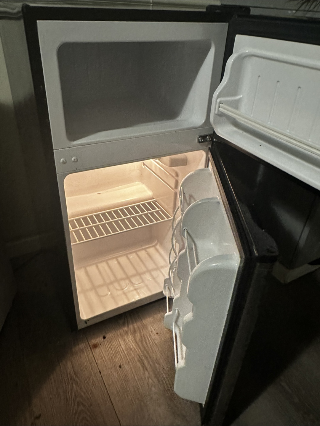 Igloo Compact Fridge - Silver - photo 2