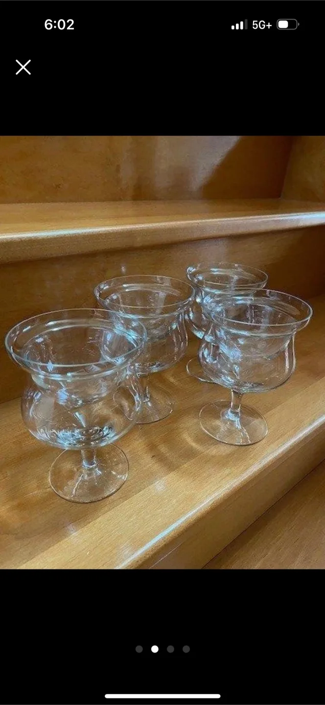 Set of 4 glass seafood/shrimp bowls with glass inserts image indicator(2)