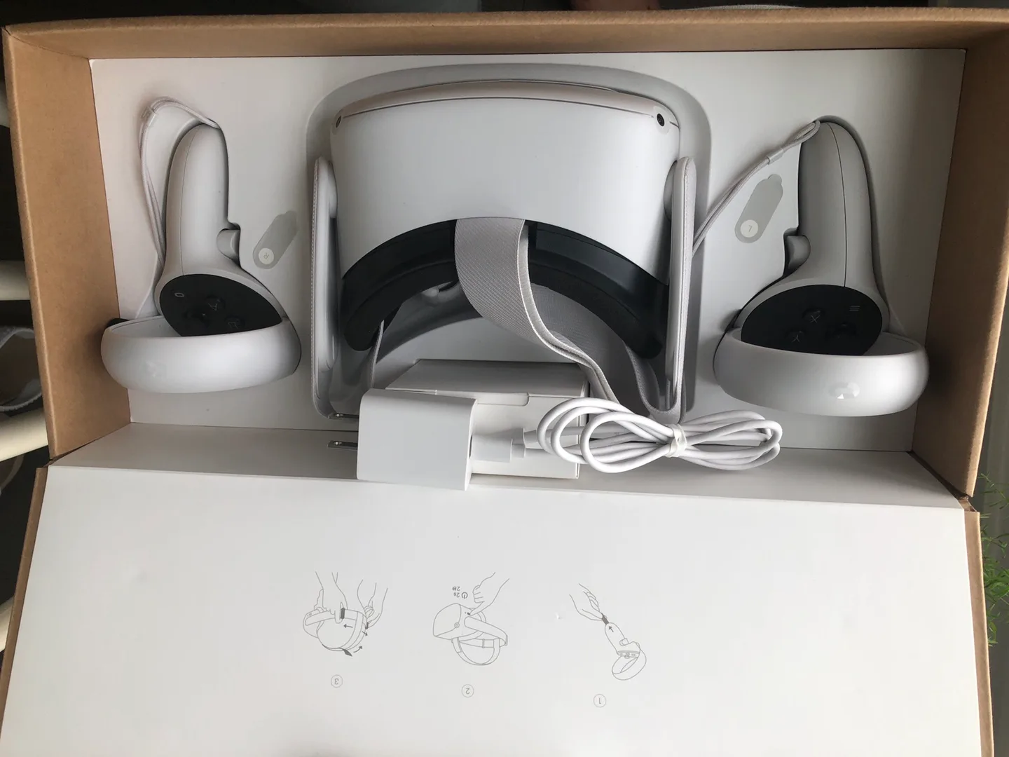 Meta Quest 2 VR Headset - Like New!🇨🇦 image indicator(2)