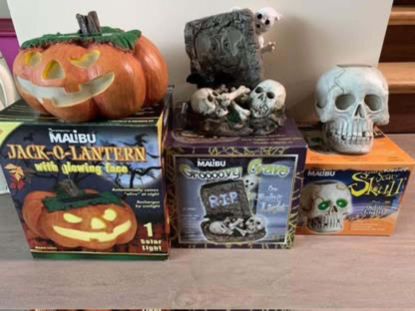 Malibu Solar Powered Scary Skull & Jack-O-Lantern - photo 5