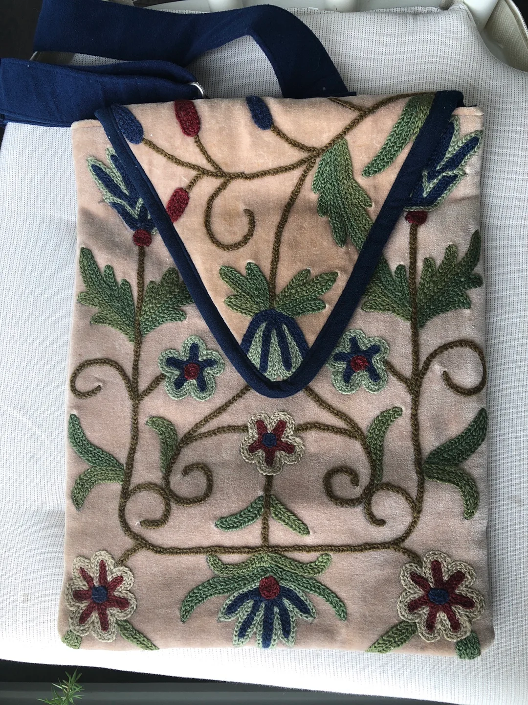 Embroidered Floral Shoulder Bag thumbnail