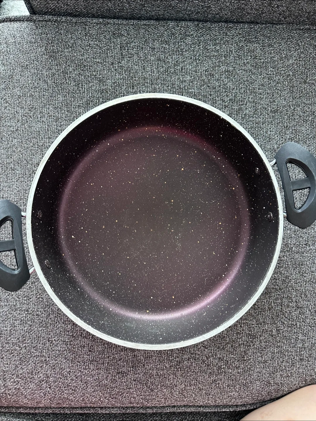 Large Cooking Pot with Lid image indicator(3)