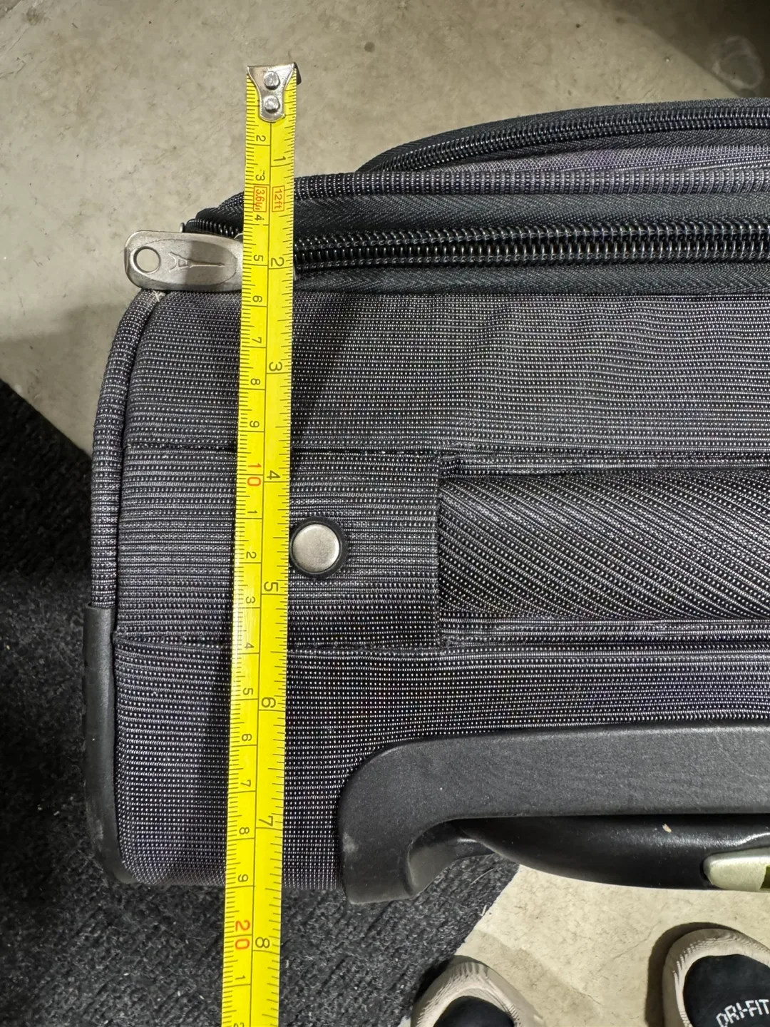 Travelpro Carry-On Suitcase image indicator(2)
