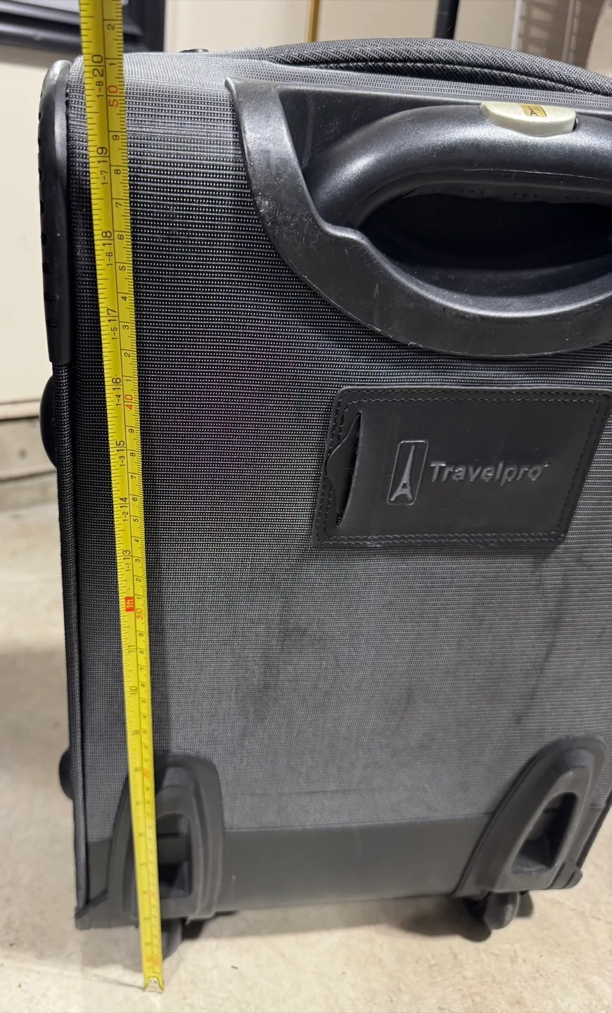 Travelpro Carry-On Suitcase image indicator(4)