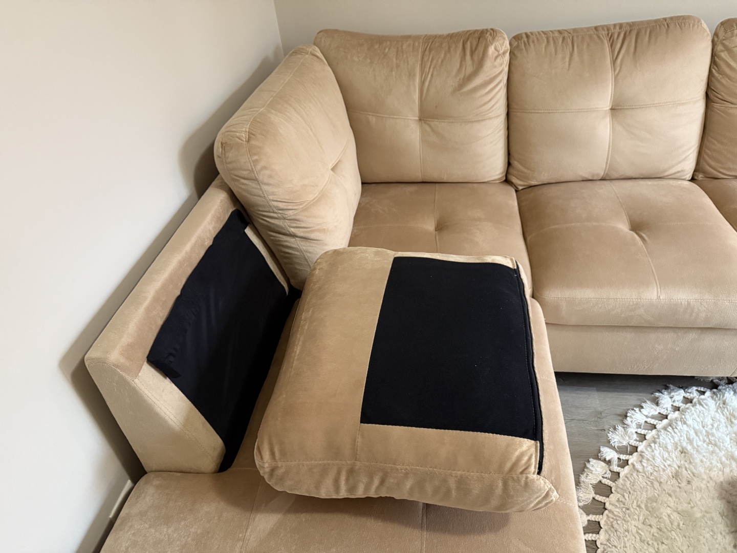 Beige Sectional Sofa - Comfy & Stylish! - photo 3