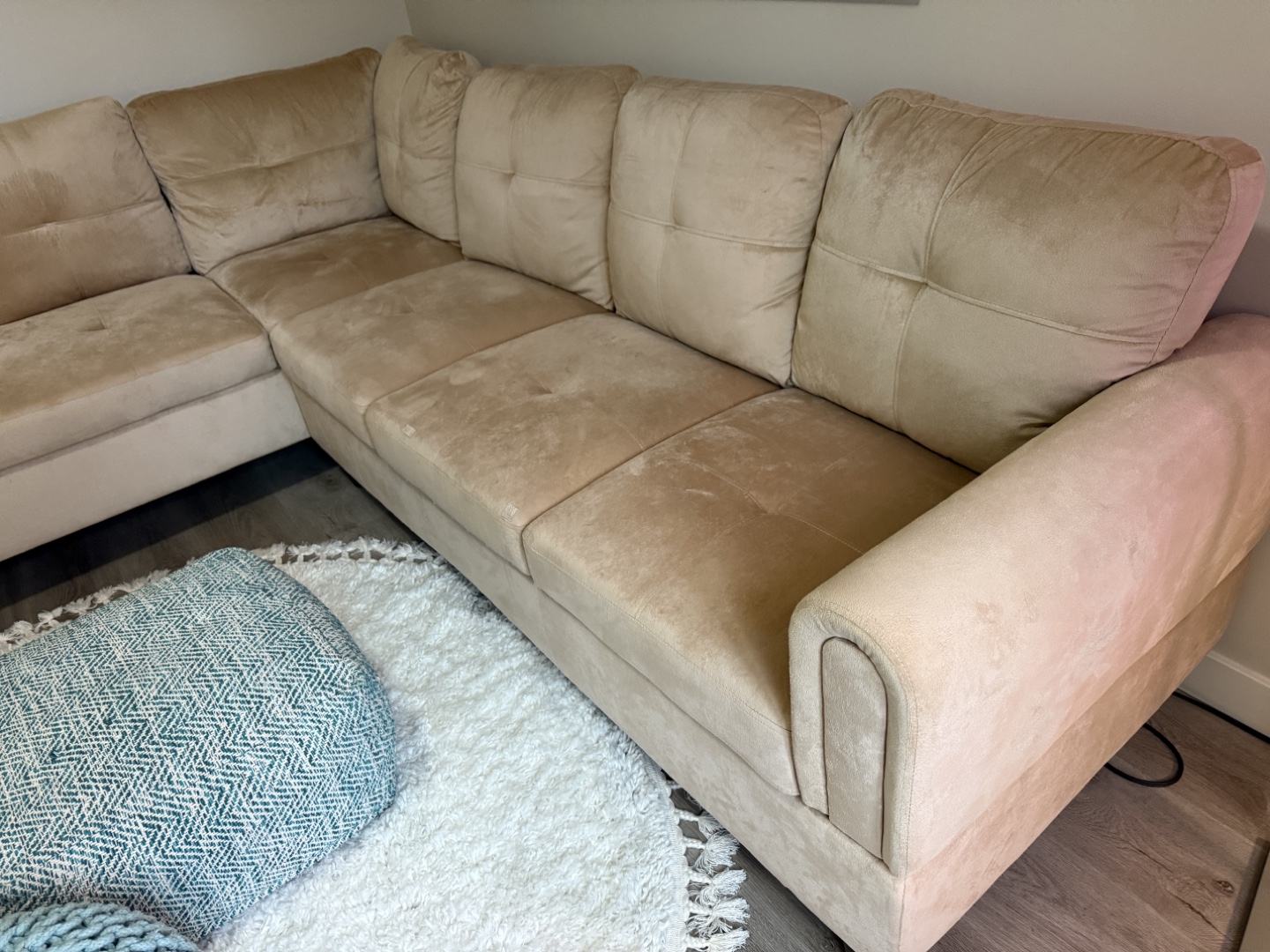 Beige Sectional Sofa - Comfy & Stylish! - photo 2