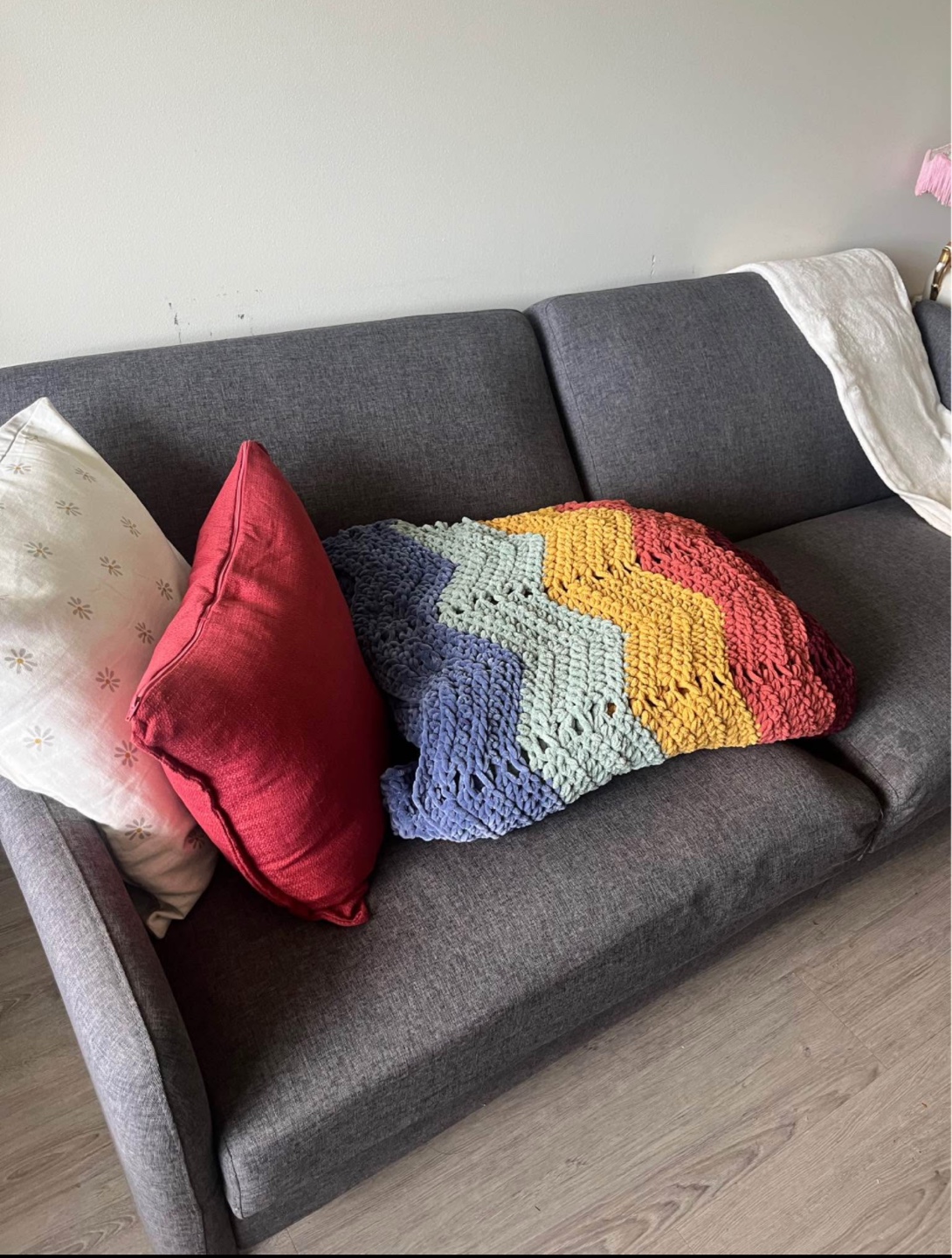 Grey folding sofa bed / couch, NEED GONE ❕ - photo 2