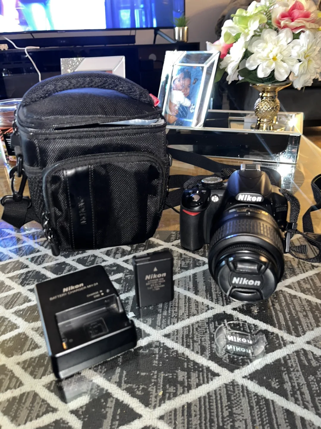 Nikon D5100 Digital Camera with Lens thumbnail