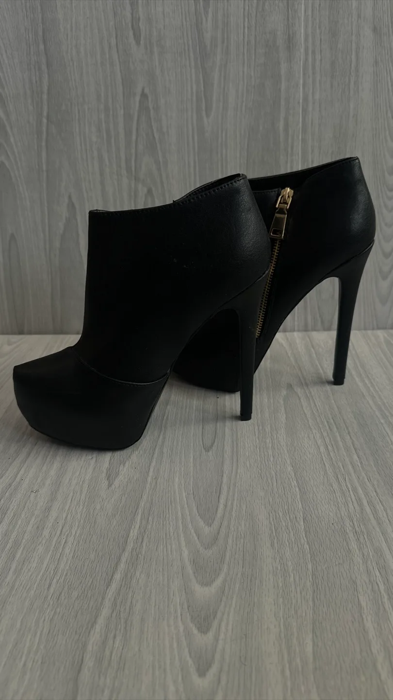 Qupid Black Ankle Booties - Size 8 thumbnail