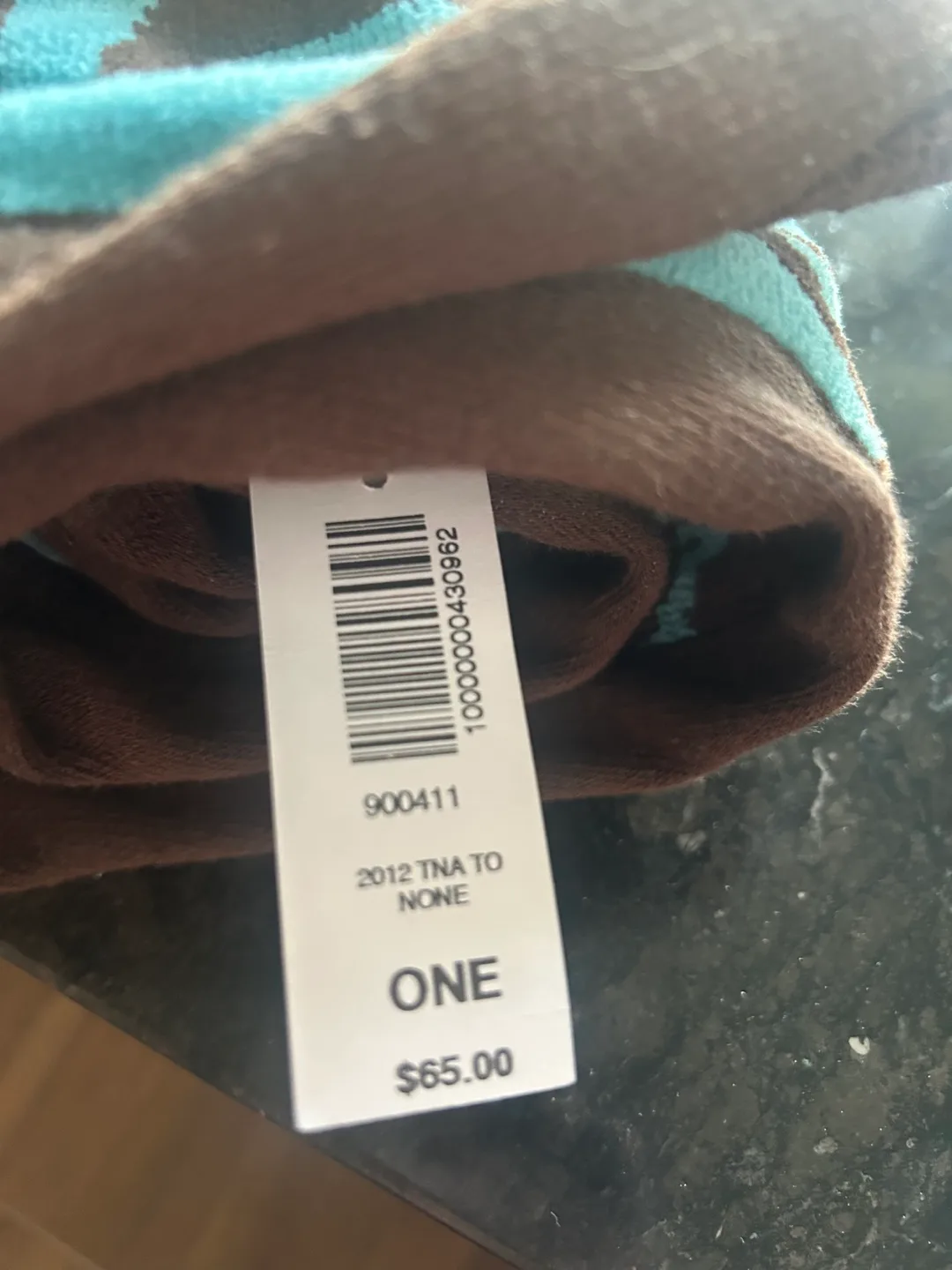 Aritzia TNA Towel New image indicator(2)