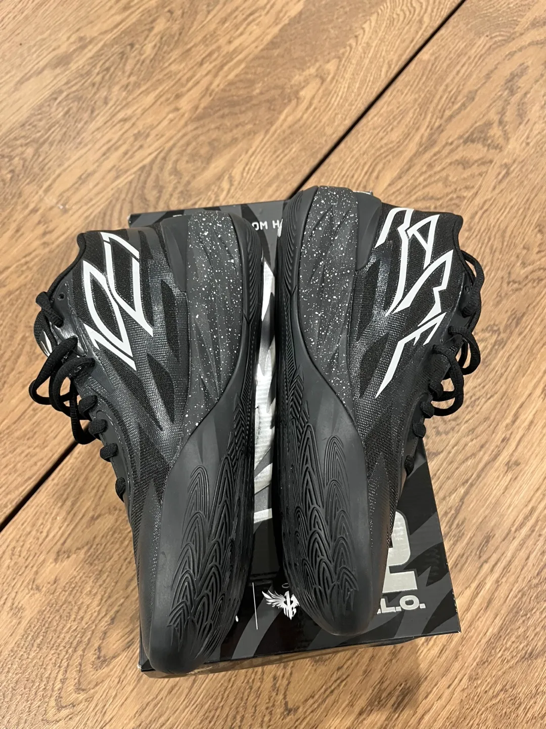 Lamelo Ball Mb.02 Oreo Size 8.5 image indicator(3)