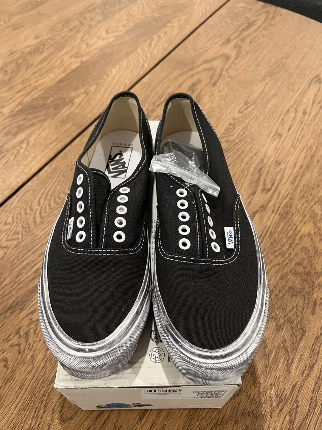 Vans Distressed Black Size 9 image indicator(2)