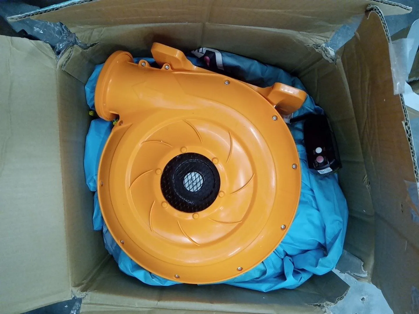 L.O.L. Surprise! Inflatable Bouncer with Slide image indicator(3)