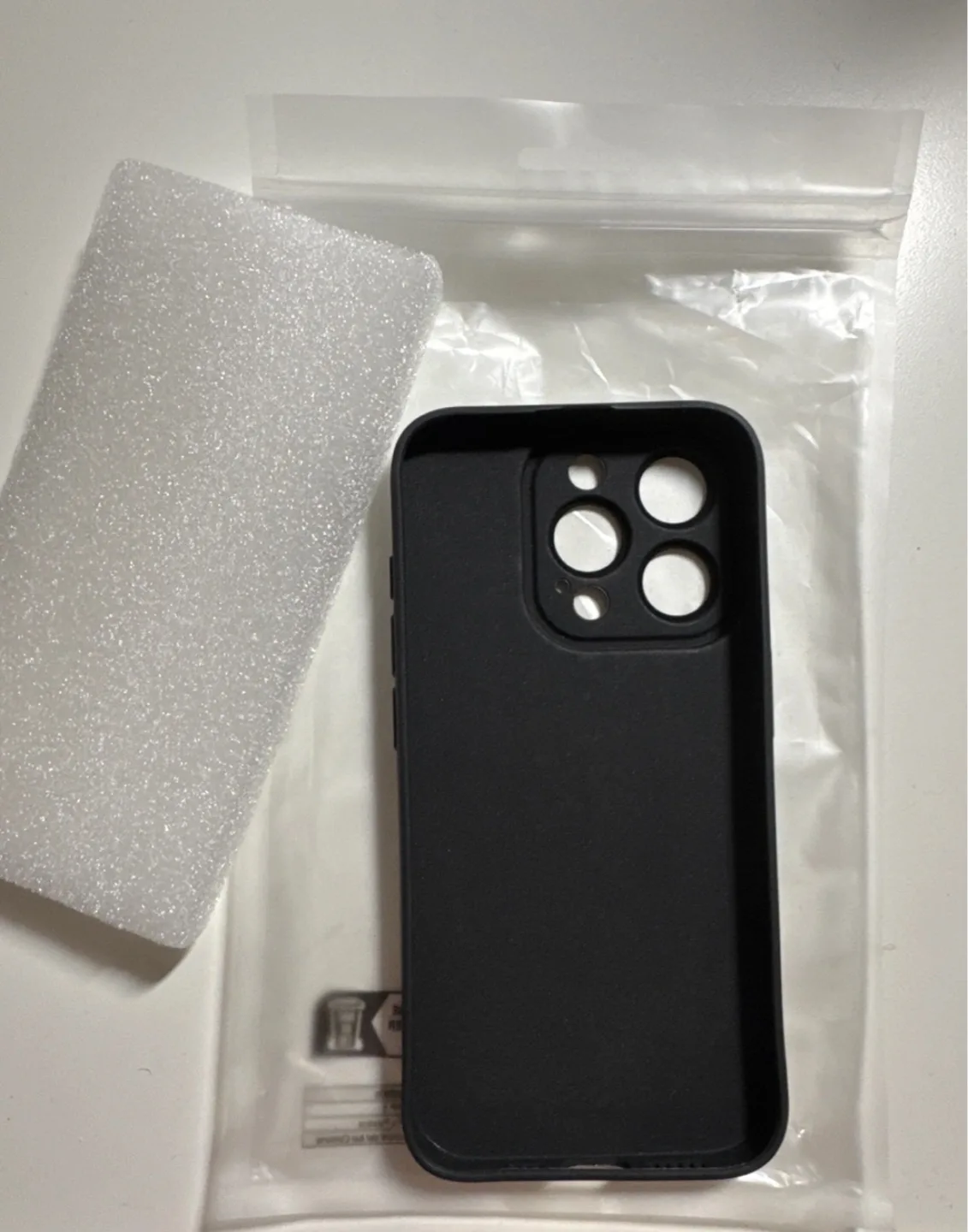 Black/Blue iPhone 15 Pro Case With Cat image indicator(2)