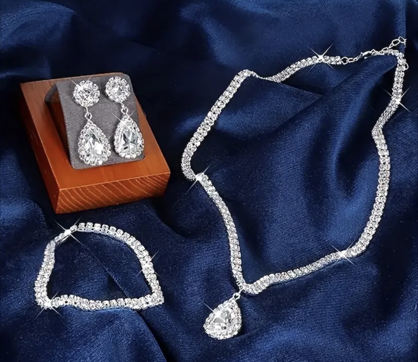 Women's Jewelry Set - Necklace, Earrings, Bracelet - photo 2