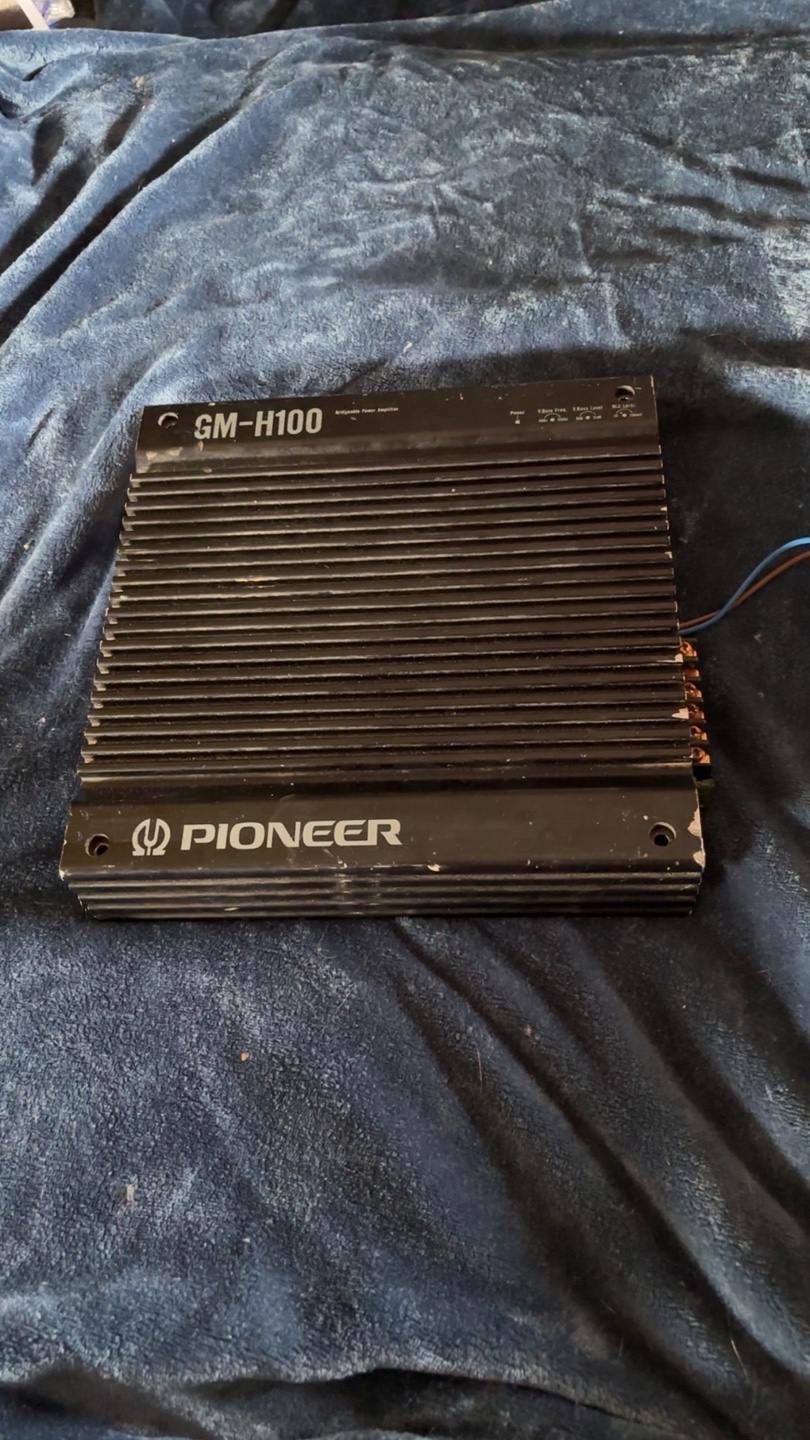 Pyramid BNPS102 1000W Subwoofer & Pioneer GM-H100 Amp - photo 4