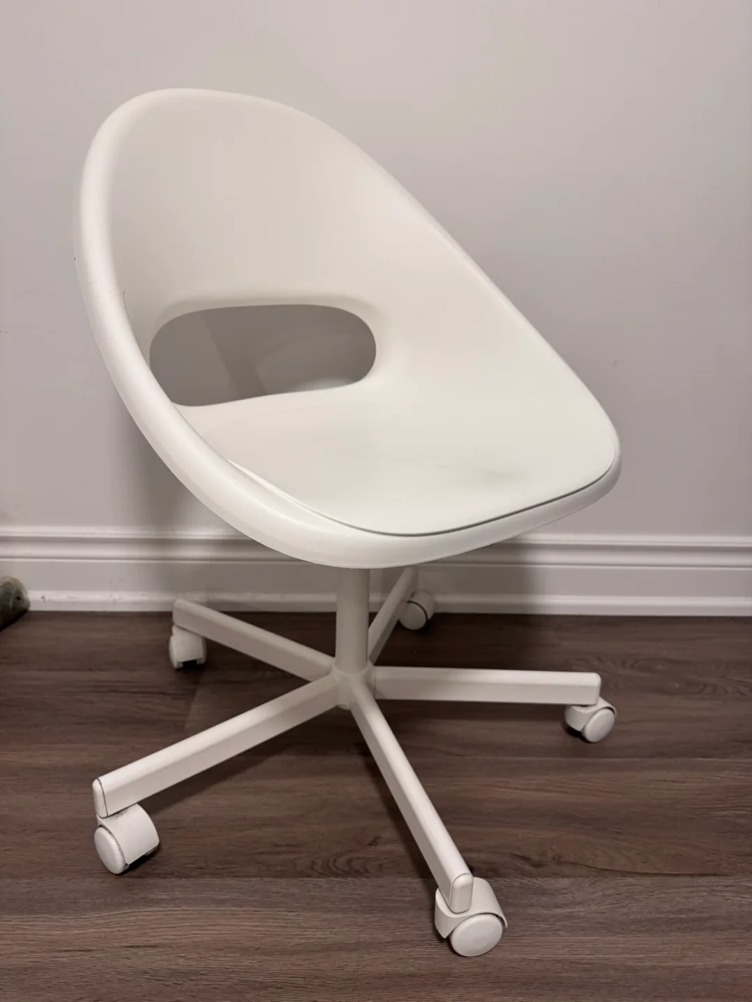 IKEA Vilgot White Swivel Chair image indicator(2)