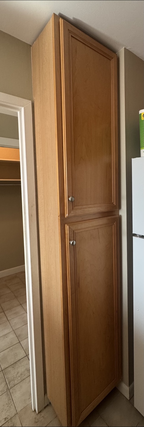 Kitchen Cabinets - Light Wood - photo 3