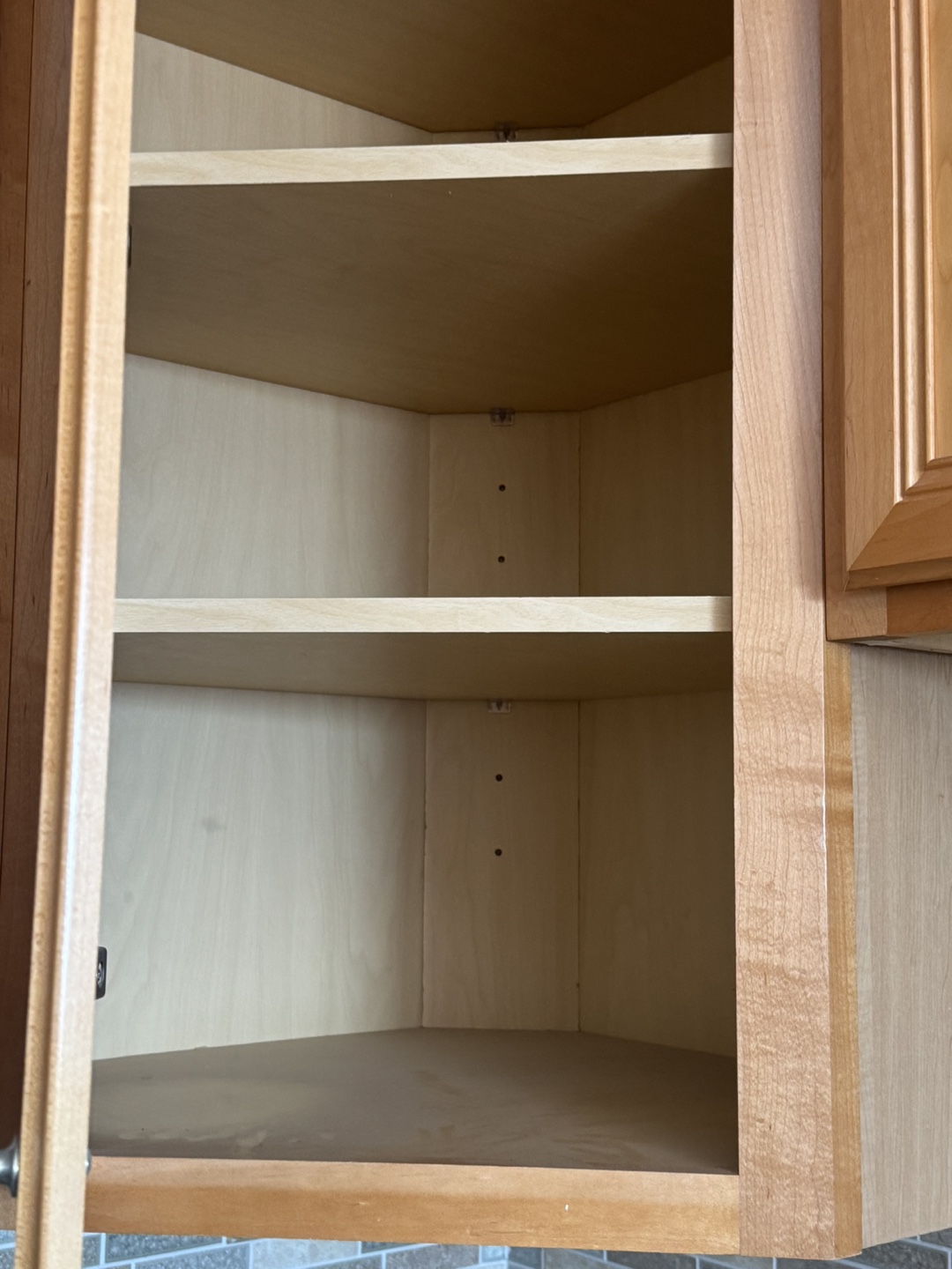 Kitchen Cabinets - Light Wood - photo 5
