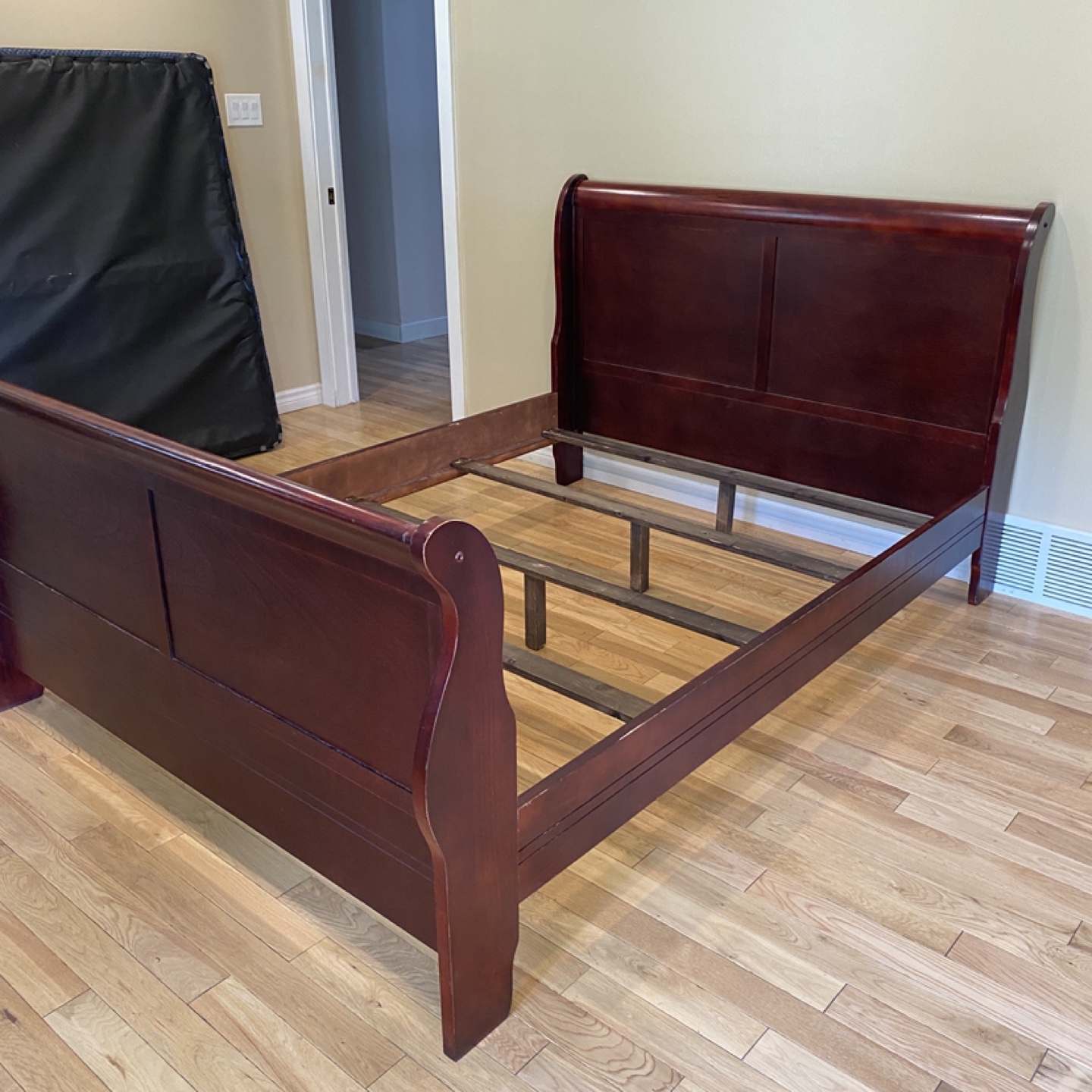 Queen Size Cherry Wood Bed with Boxspring (CAN DELIVER) - photo 5
